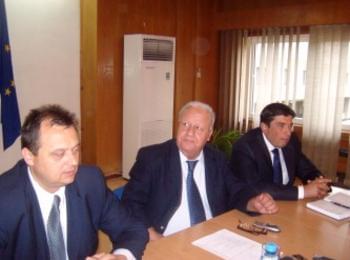 Областният управител инж.Стайков се срещна с  ръководители на снегопочистващи фирми