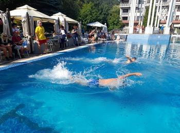 11 състезатели участваха в празничния турнир по плуване в Девин