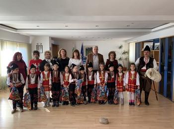 Коледари от ДГ „Славейче“ гостуваха на днешния Игнажден в Областна администрация-Смолян