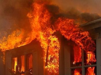 48-годишен мъж е намерен обгазен и с обгорена ръка при пожар м дома си