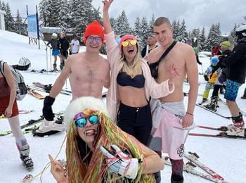 Зрелищен уикенд в Пампорово, десетки ентусиасти караха ски по бански