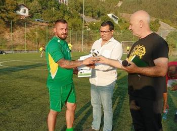 Отборът на "Ветерани" стана първи във футболният турнир посветен на Празника на Девин и минералната вода 