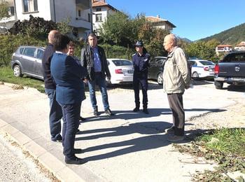 Захари Сираков се срещна с граждани и разяснени строително-ремонтни дейности по републиканската пътна инфраструктура 