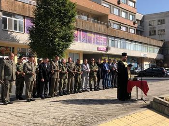 С признателност и уважение областният управител Захари Сираков поздрави командването и военнослужещите от 101-ви Алпийски полк