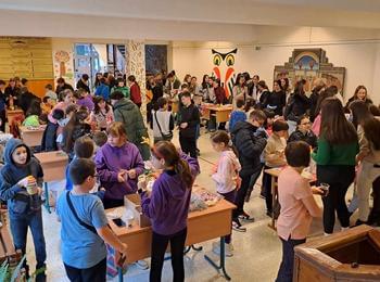 Втори ден продължава Коледният благотворителен базар в СУ „Св. св. Кирил и Методий”- Смолян
