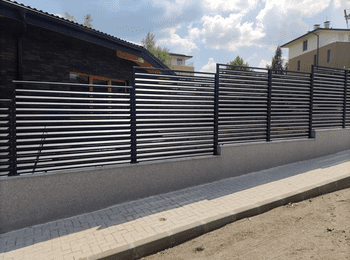 Ограда за двор: как да изберем най-подходящия материал за нашия дом