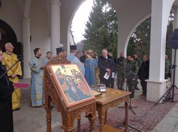 Архиерейска св. Литургия  и Велик Богоявленски водосвет  отслужи  епископ Висарион и освети бойното знаме на 101-ви алпийски полк
