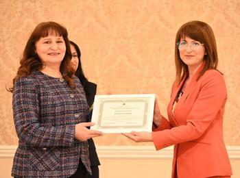 Светла Асенова бе отличена за работата си на церемонията „Социален работник на годината“