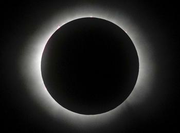Милиони жители наблюдаваха пълно слънчево затъмнение над Северна Америка