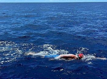 18 часа във водата! Петър Стойчев преплува и протока Молокай в Хавай