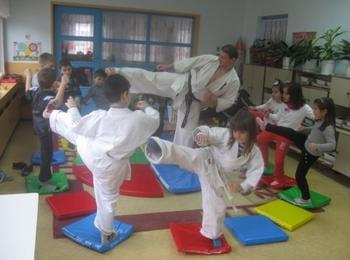 Източни бойни изкуства,фитнес и аеробика за деца от Мадан