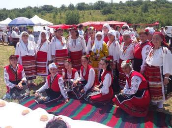 Красотата на българския фолклор ще покажат на Фестивала на народното творчество в Доспат