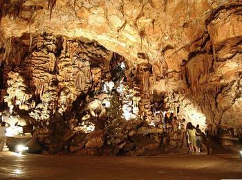 С празник и с поход се отбелязват 30 години от откриването на пещерата "Ухловица"
