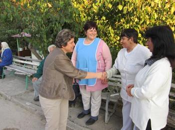 Дора Янкова и кандидат-общински съветници от БСП посетиха Дома за стари хора в село Фатово