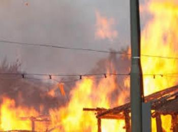 Къща горя в Смолян, евакуираха 8 човека