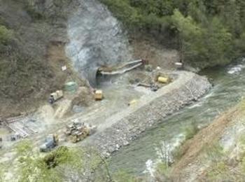 Продължава изпускането на води от язовири в община Девин