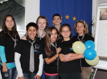 Учителка и ученици от ОУ "Иван Вазов" - Смолян заслужиха посещение в Брюксел