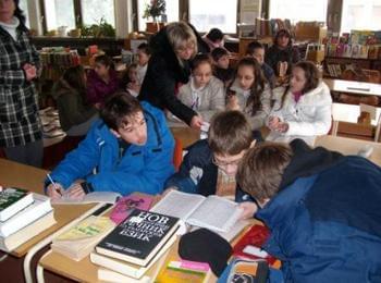 Изнесен урок по български език се проведе в Регоналната библиотека-Смолян