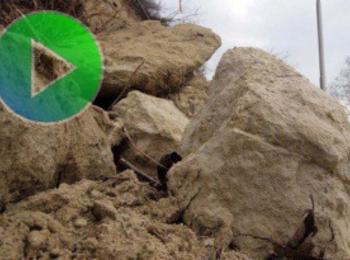 Над 6 хил. т скална маса са премахнати досега от срутището на пътя Асеновград-Смолян