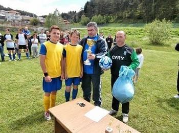  Доспат спечели купата на общината в 15-я турнир по футбол