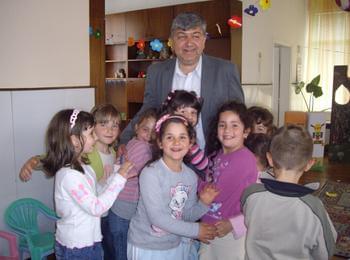 Кмета на Чепеларе празнува заедно с децата