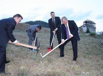 Министър на земеделието и храните Димитър Греков направи първа копка на спортна зала в Рудозем