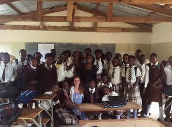 Смолянско момиче работи като доброволка в Замбия