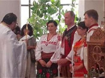 Хасковлийка и австралиец се врекоха във вярност в Смолян, облечени в национални носии