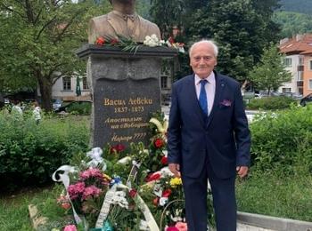 93-годишният Георги Милушев дари бюст-паметник на Васил Левски