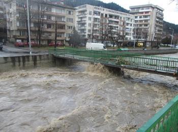 Обявиха жълт код за покачване на нивото на река Черна в Смолян 