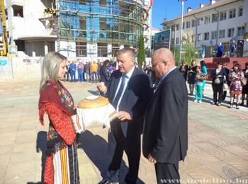 Кметът на Неделино направи първа копка на нов площад 