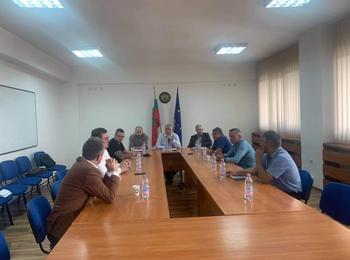 Областният управител Стефан Сабрутев проведе среща с представители на парламентарно представените политически сили