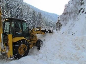 Снегопочистващата техника е на 4 километра от село Мугла