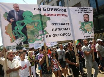 „Аман от еколози мафиоти” скандират 4000 в София