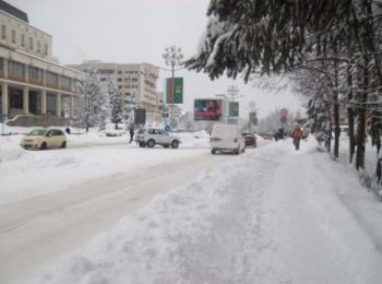 Слаб сняг вали в община Смолян, температурата е минус 14 градуса