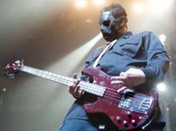 Басистът на "Слипнот" починал от свръхдоза морфин