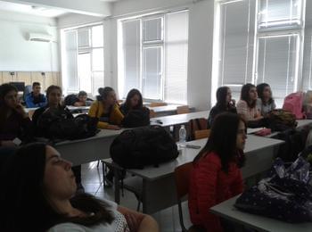 Данъчни лектори се срещнаха с ученици от ГПЧЕ „Иван Вазов“, за да разяснят данъците и осигуровките