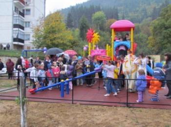  Детски площадки и игрища искат да изграждат по проекти в община Девин