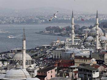 Двама загинали и десетки ранени след земетресението в Западна Турция