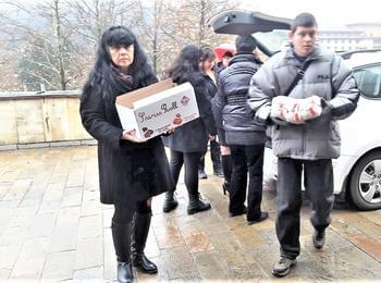 Жени ГЕРБ дариха хранителни продукти на уязвими хора в Смолян