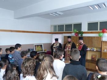 В Момчиловци отбелязаха 20 години преподаване на Православие в клас