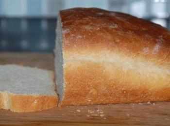 Българинът нагъва хляб, преглъща с кисело мляко