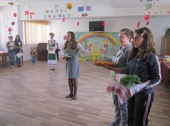 Полски студенти пяха „Рипни, Калинке...” и играха българско хоро
