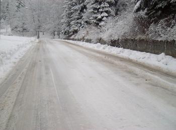  Временно е ограничено движението на автомобили над 12 т с ремаркета и полуремаркета през прохода „Превала“ поради снегопочистване