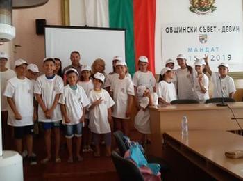 Благотворителна акция направиха група от деца и ученици от Девин и Грохотно 