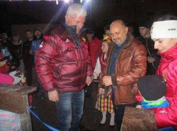 Ледена пързалка откриха кметът на Чепеларе и олимпийската шампионка Катя Дафовска