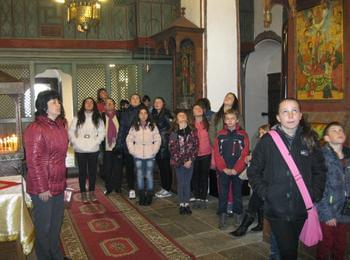 Смолянски деца гостуваха в Широка лъка на Благовещение