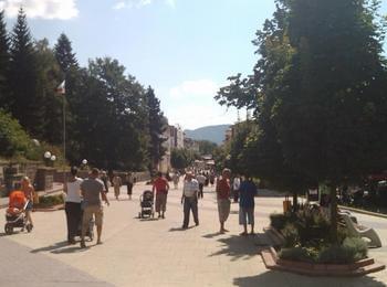 Откриват обновената пешеходна зона на Стария център в Смолян