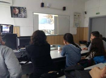 Ученици от Езиковата гимназия с виртуална визита в ЦЕРН