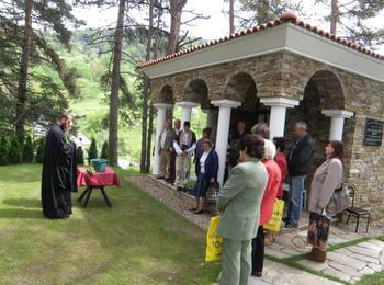 Общински съветници от ГЕРБ честваха „Св.Константин и Елена” с възрастните хора от дома във Фатово